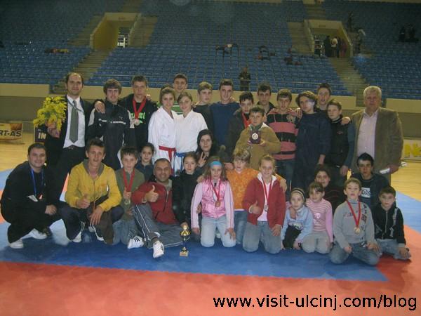 Karateistët e klubit të karatesë”Ulqini”dëshmuan kualitetin e tyre  të lart në Gjilan