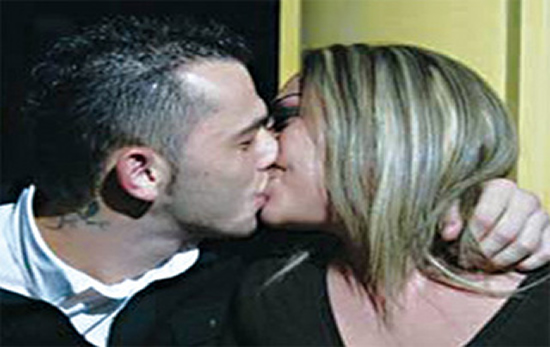 Ingrid Gjoni serish ne krahet e Eneas