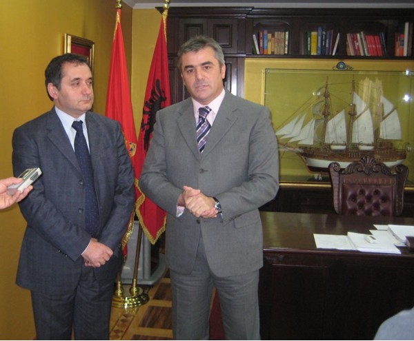 Përfaqësuesit shqiptarë të bashkëpunojnë dhe dialogojnë