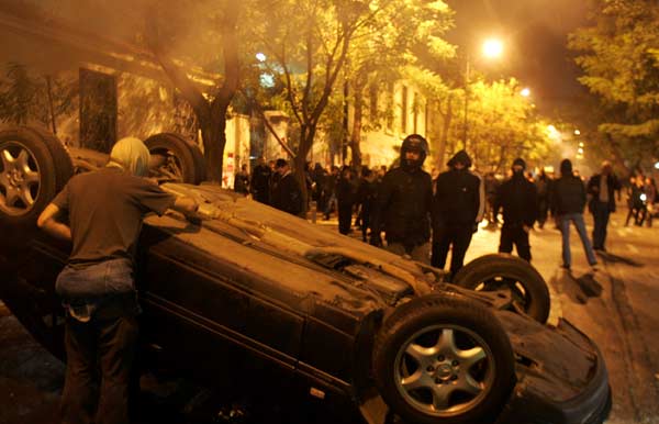 Greqia e ngerthyer nga protestat e grevat