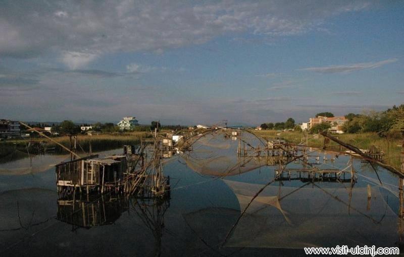 U Port Milenu spušteno 150 glinenih kugli  – Video