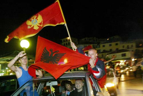 Shqiptarët as në qiell, as në tokë