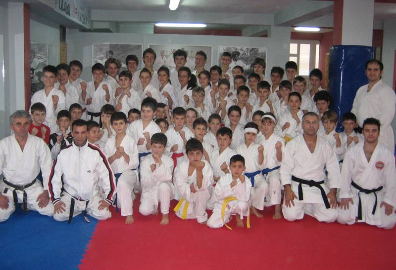 http://www.visit-ulcinj.com/blog/wp-content/uploads/2009/02/klubi-i-karates-ulqini1.jpg