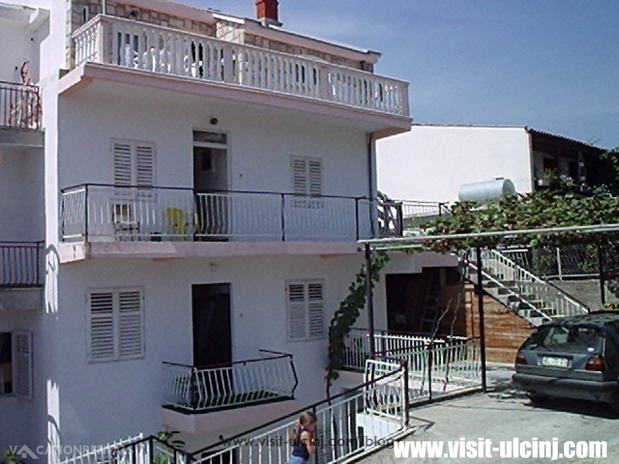 holidey-romms-cobi-is-located-in-_pinjesh_little-beach_ulcinj_montenegro10