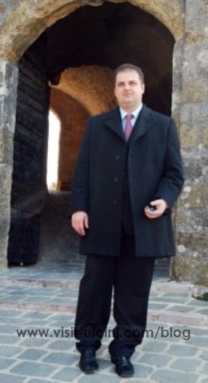 Ferhat Dinoša zauzeo Tiranu i Njujork
