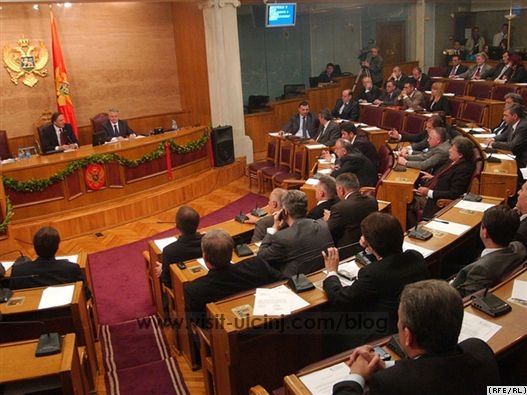 Reakcije na ukidanje mandata: Atak na prava Albanaca – Video