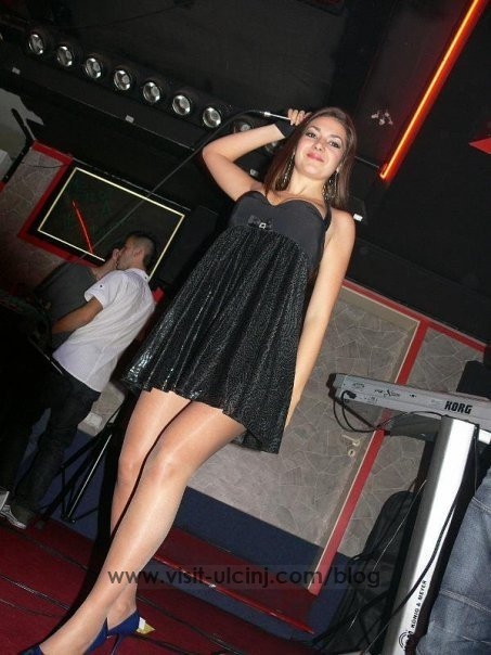 Elvana Gjata sjell në Shqipëri ‘Hotline’