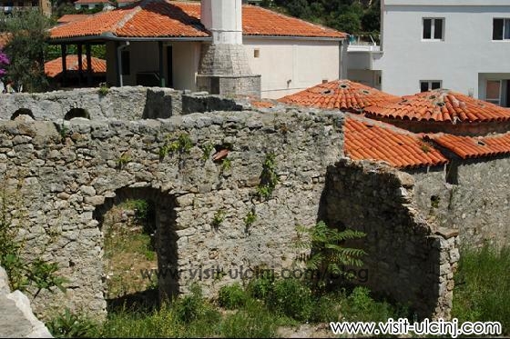 Xhamia e Pashes me hamam_ulqin