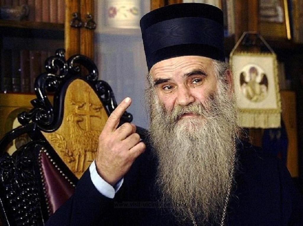 “Gjuha e urrejtjes” e dërgon në gjyq Amfilohijen – Video