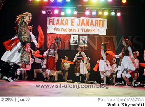 Gëzim Hajdinaga në  manifestimin tradicional Flaka e Janarit në Gjilan