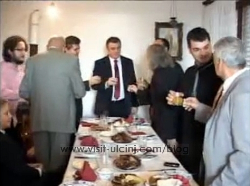 Kryetari Hajdinaga viziton kishën ortodokse në Ulqin – Video