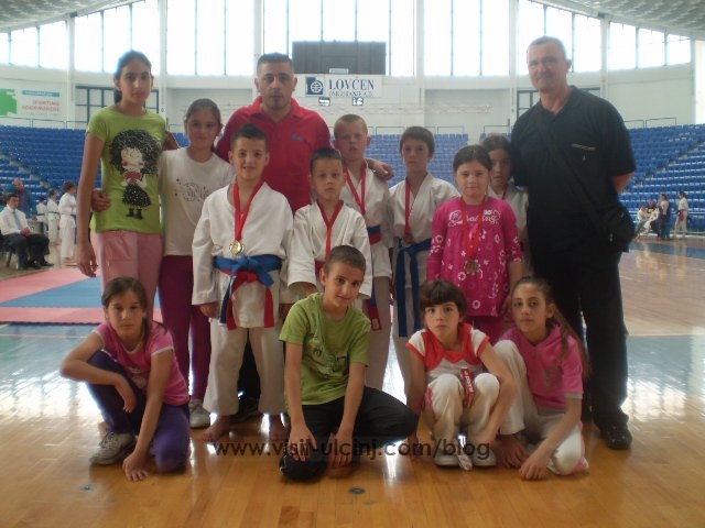 KK Champion – tre kampion shteteror
