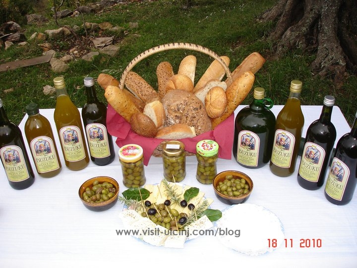 Maslinjak Buzuku_Ulcinj_Montenegro,Olivo, Olivera, Oliventre, オリーブ, Öölboom, Oliwka, Oliveira, Олива, Olivträd, Olewydden, Olivenbaum,Õlipuu, Ελιά, الزيتون, ulliri, Olivier, 올리브, Maslina, Olive, ελιάς, Żebbuġ, Олива, עברית, маслиново, Olijfboom, taż-żebbuġa, маслина, zeytin, zaitum
