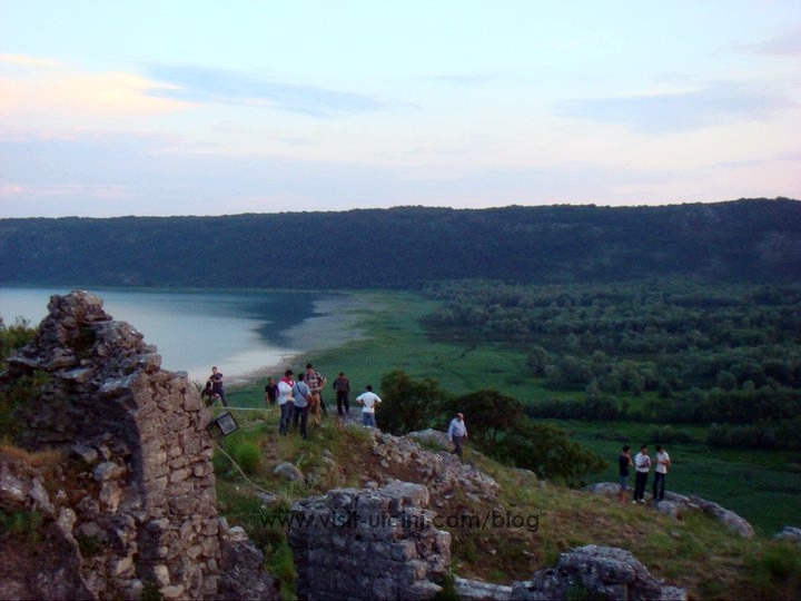 Potencialet turistike te Anes se Malit.Tradita.Kalaja Shasit_liqenijpg