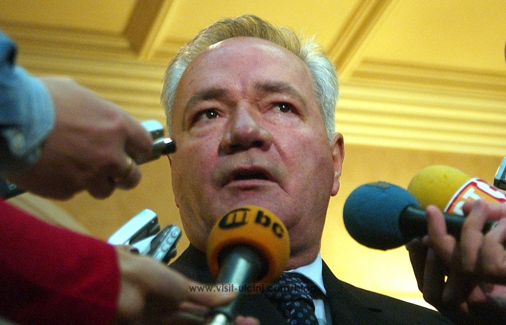 Dinoša sad Đeki nudi i ministra