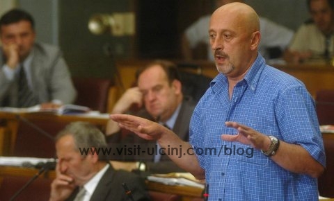 Dinoša pogrešno tumači Ustav – Video