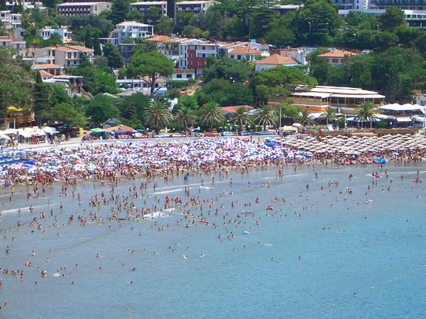 Ulqini dhe Durrësi plot me “Haxhi-turistët” nga Kosova
