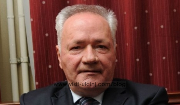 Dinosha jep dorëheqje,shkon për ambasador në Tiranë