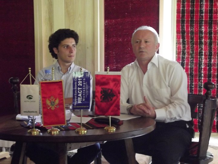 Dritan Abazoviq_Shqiptarët - as në qiell, as në tokë.1