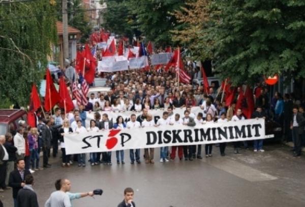 Malësia proteston për flamur – Protestën e përkrahin faktorët politik