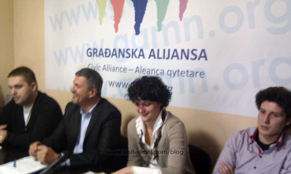 Osnivanje partije iza koje stoje članovi foruma 2010