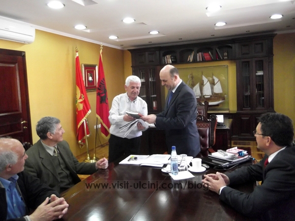 Nazif Cungu pret delegacionin nga Tetova_picnik
