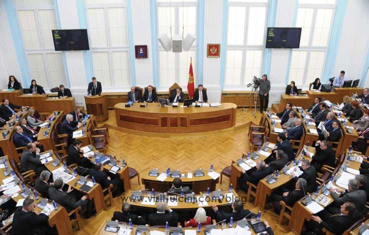 Kryeministri Igor Llukshiq thotë se shqiptarët kanë mundësinë e përdorimit zyrtar të gjuhës dhe alfabetit të tyre