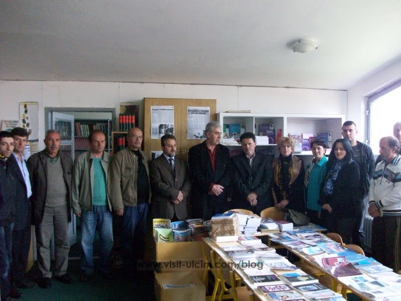 Art Club Ulqin dhuron libra për Shkollën fillore në Ostros.1