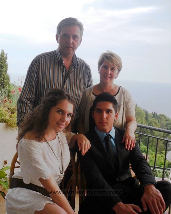 Familja e Amir Hollajt