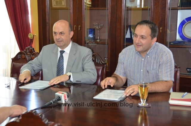 Kryetari Nazif Cungu ka nënshkruar marrëveshje me Caritasin “Kujdesi për të moshuarit në komunen e Ulqinit”.