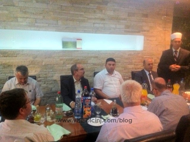 Reis Fejzić  prisustvovao iftaru sa imamima odbora IZ e Ulcinj
