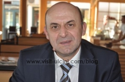 Kryetari i Komunës së Ulqinit uron fillimin e vitit të ri shkollor 2012/2013