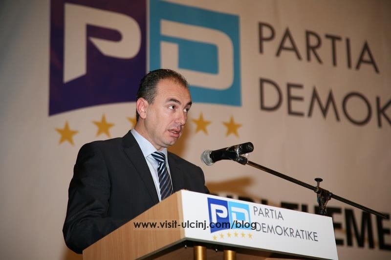 Formohet klubi i ri i deputetëve në krye me Fatmir Gjekën