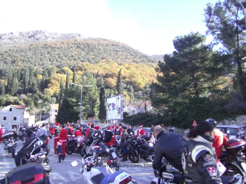 Klubi i motoristeve Pirates vizituan jetimet ne Bjell.1