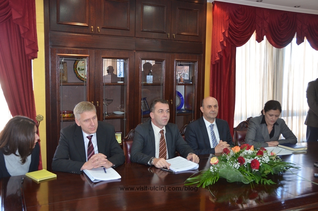 U nënshkrua marrëveshja e Studimit dhe fizibilitetit për investime në rrjetin e ujsjellsit dhe kanalizimit në komunen e Ulqinit