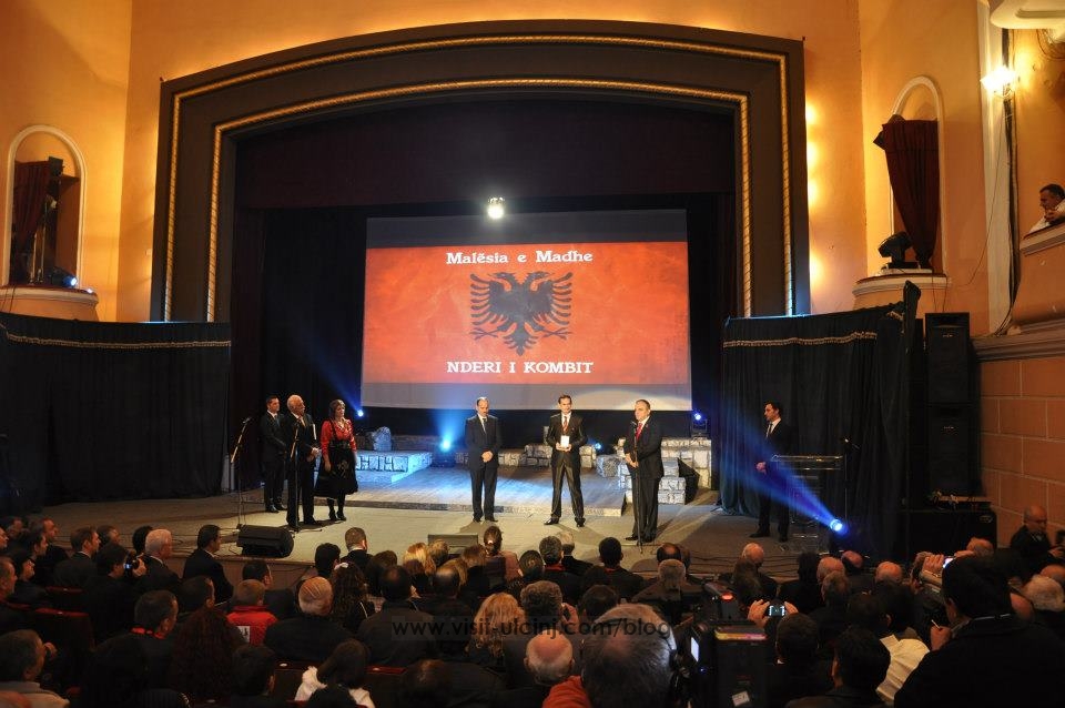 Nishani dekoron Malësinë e Madhe,merrnin pjesë deputetet shqiptarë të Kuvendit të Malit të Zi – Video