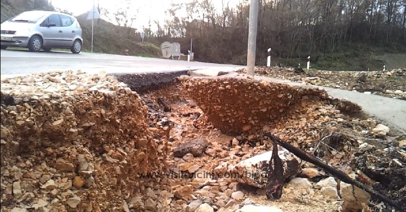Rruga e sapo shtruar ne asfalt,ka filluar të dëmtohet në Selitë – Video