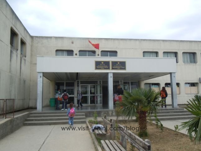 Nxënësit ngrihen në shkollen “Marshal Tito” Ulqin