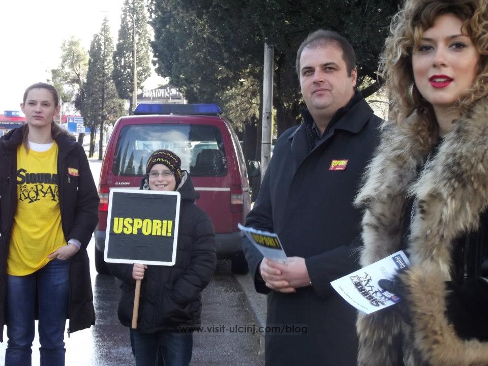 Nimanbegu dijelio flajere za vozače + Foto