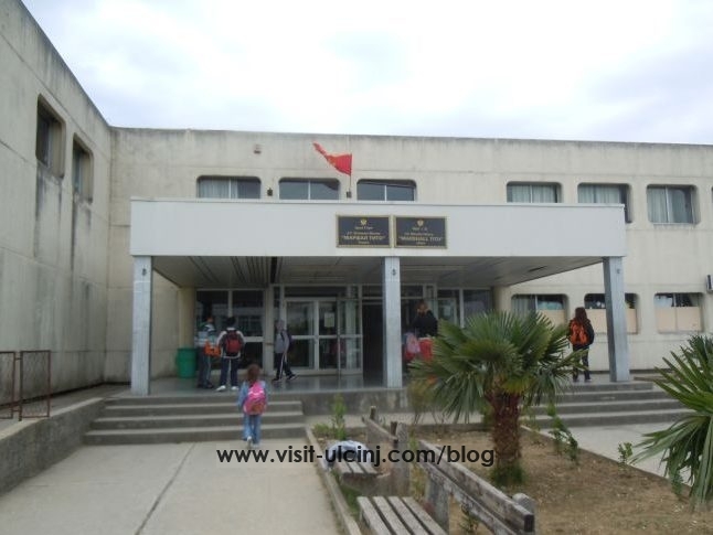 Maloljetnici osumnjičeni za pljačku škole u Ulcinju