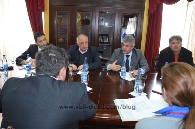 NazifCungu takon përfaqësuesit e plazhave ne ulqin.1
