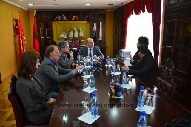 Ardian Lulgjuraj dhe Musa Hoxha nderohet nga Nazif Cungu.1