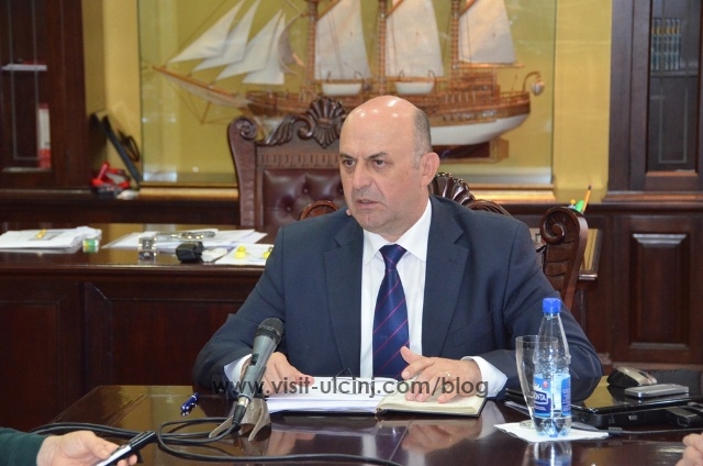 Kryetari Cungu uron te gjithë nxënësit dhe mësimdhënësit me rastin e fillimit te vitit të ri  shkollor