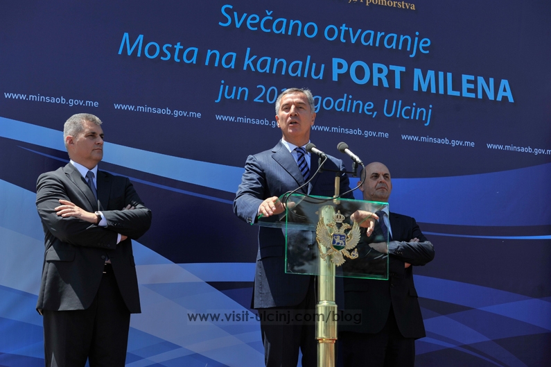 Milo Đukanovi nakon otvaranja mosta na kanalu Port Milena u Ulcinju – Audio + Foto