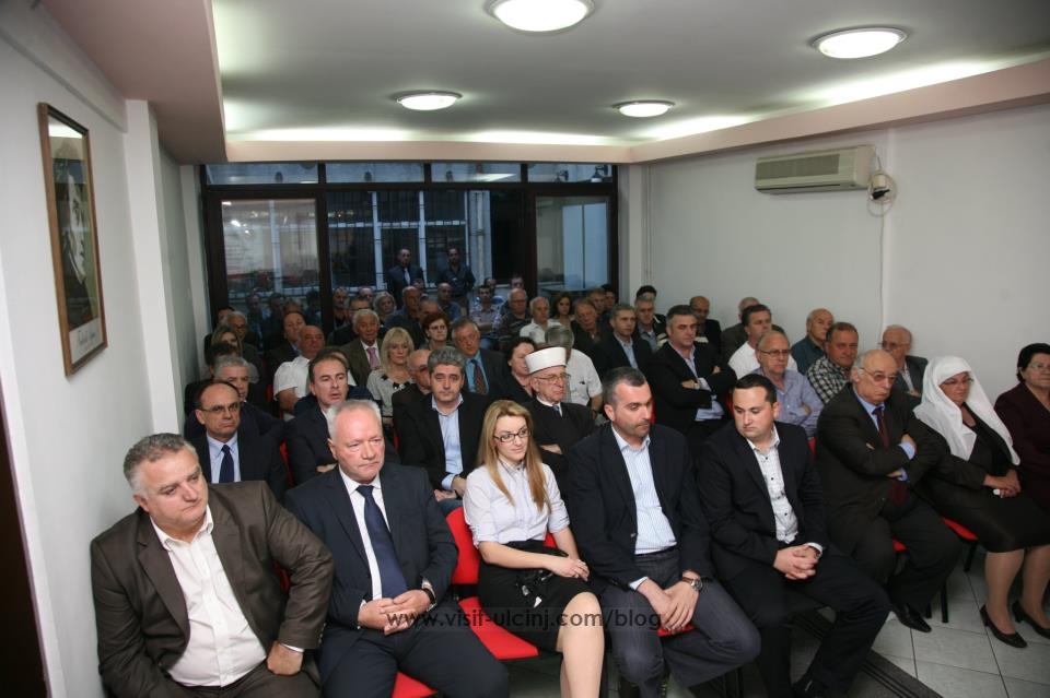 Homazh në nderim të politikanit Fuad Nimani.2