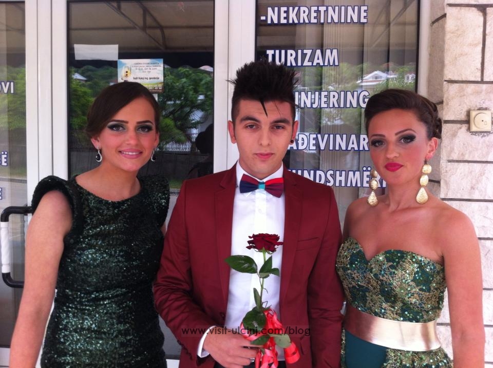 Maturantet po Festojne në Ulqin.9