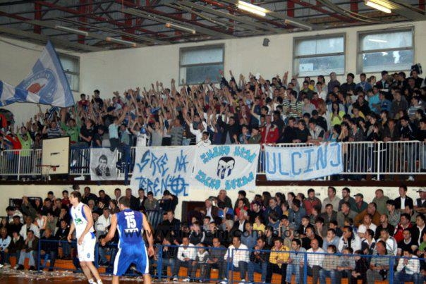 NAVIJACI U SALI OS MARSAL TITO 2008 GOD