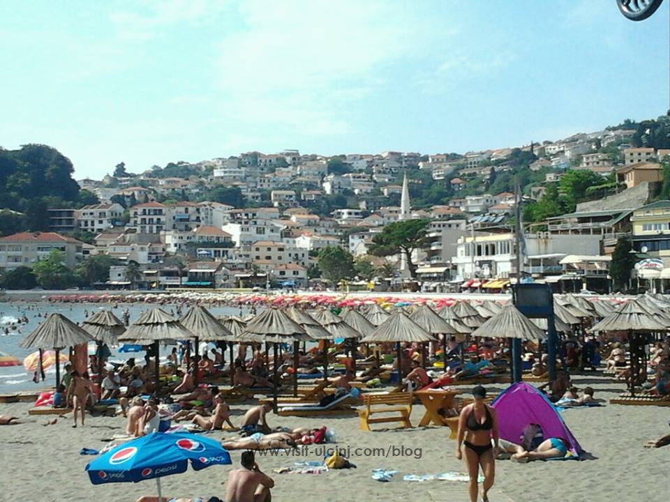 Ne prag te Festivalit turistët pushtojnë plazhet e Ulqinit