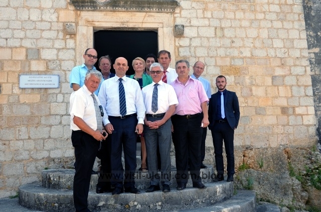 Ambasadori i BE-së Drobniç viziton Ulqinin