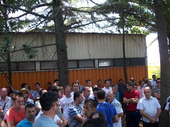 Punëtorët e NP “Ujësjellës Kanalizimi” protestuan në mbështetje të kolegut të tyre